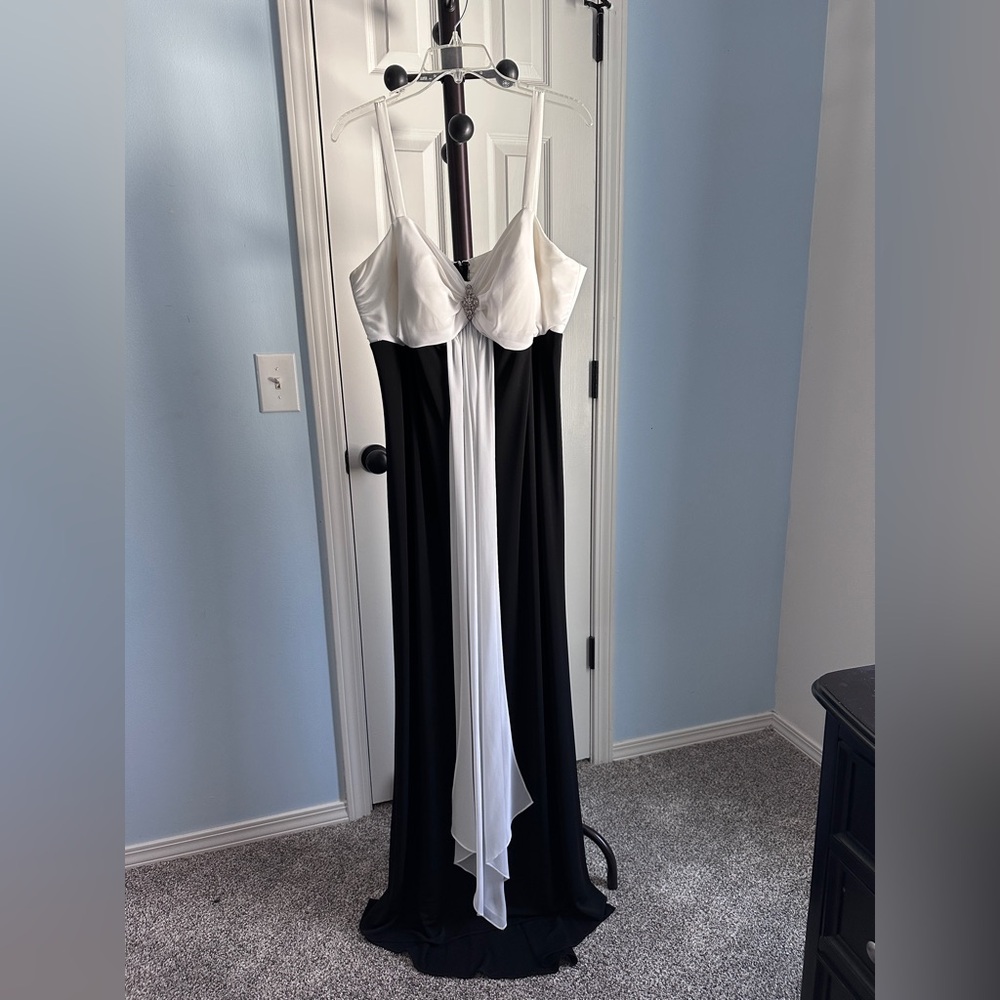 Betsy & Adam Black and White formal floor length dress, Size 18